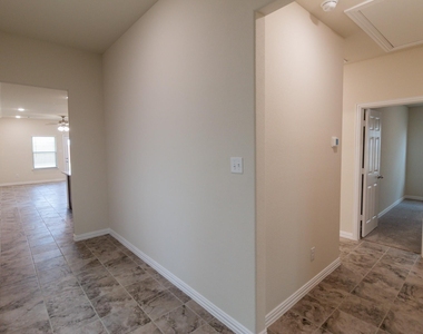 572 Ruthye Lane - Photo Thumbnail 6