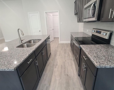525 Hillcrest Circle - Photo Thumbnail 8