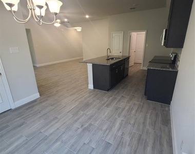 525 Hillcrest Circle - Photo Thumbnail 7