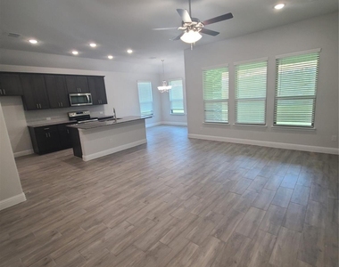 525 Hillcrest Circle - Photo Thumbnail 5