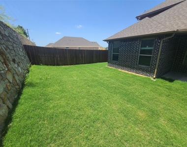 525 Hillcrest Circle - Photo Thumbnail 14