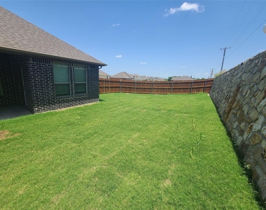 525 Hillcrest Circle - Photo Thumbnail 16