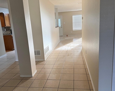 2531 Barksdale Drive - Photo Thumbnail 3