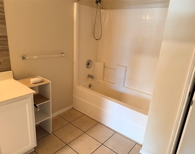 2531 Barksdale Drive - Photo Thumbnail 9