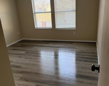 2531 Barksdale Drive - Photo Thumbnail 13