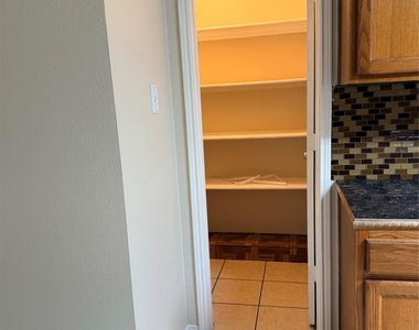 2531 Barksdale Drive - Photo Thumbnail 7