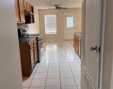2531 Barksdale Drive - Photo Thumbnail 6