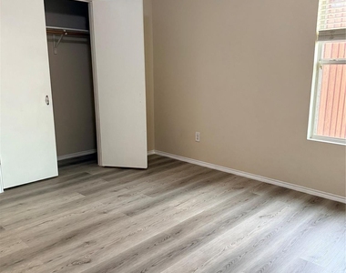 2531 Barksdale Drive - Photo Thumbnail 14