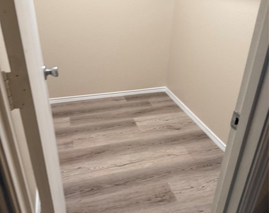 2531 Barksdale Drive - Photo Thumbnail 10