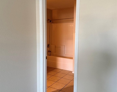 2531 Barksdale Drive - Photo Thumbnail 11