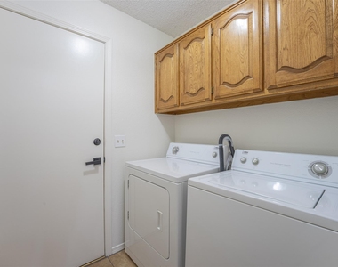 410 W Oak Street - Photo Thumbnail 13