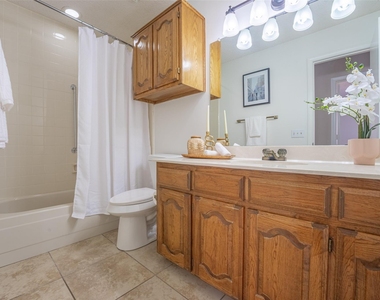 410 W Oak Street - Photo Thumbnail 16