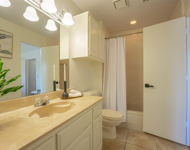 410 W Oak Street - Photo Thumbnail 7