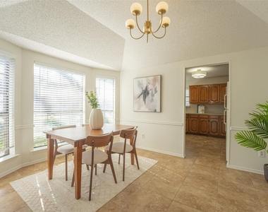 410 W Oak Street - Photo Thumbnail 11