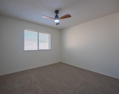 410 W Oak Street - Photo Thumbnail 14