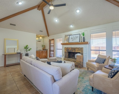 410 W Oak Street - Photo Thumbnail 4