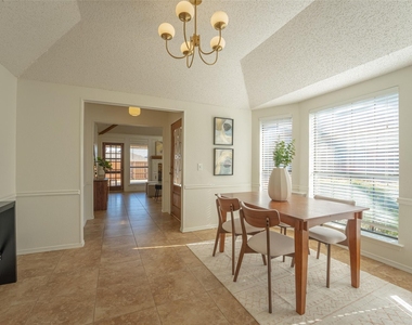410 W Oak Street - Photo Thumbnail 12