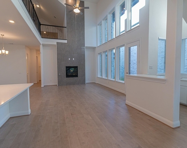 4924 Daybreak Drive - Photo Thumbnail 13