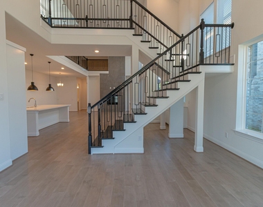 4924 Daybreak Drive - Photo Thumbnail 8