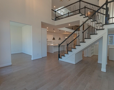 4924 Daybreak Drive - Photo Thumbnail 9