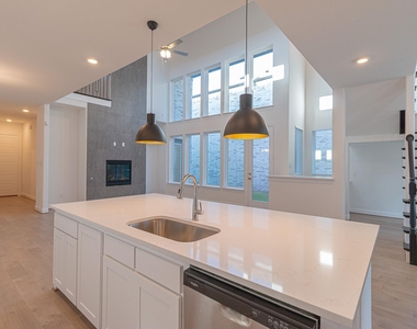 4924 Daybreak Drive - Photo Thumbnail 18