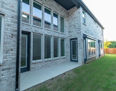 4924 Daybreak Drive - Photo Thumbnail 3