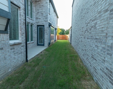 4924 Daybreak Drive - Photo Thumbnail 2