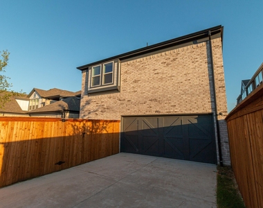 4924 Daybreak Drive - Photo Thumbnail 7