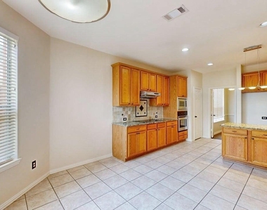 1404 Rosewood Trail - Photo Thumbnail 10