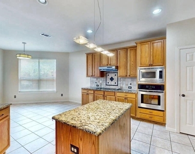 1404 Rosewood Trail - Photo Thumbnail 7