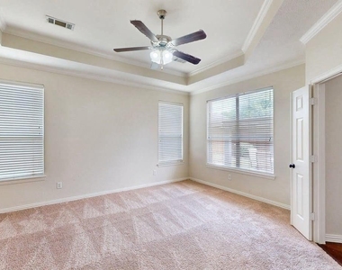 1404 Rosewood Trail - Photo Thumbnail 17