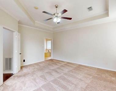 1404 Rosewood Trail - Photo Thumbnail 15