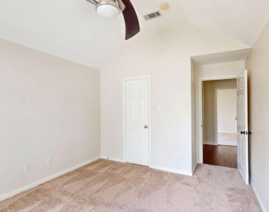 1404 Rosewood Trail - Photo Thumbnail 30