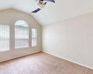 1404 Rosewood Trail - Photo Thumbnail 29