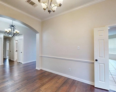 1404 Rosewood Trail - Photo Thumbnail 12
