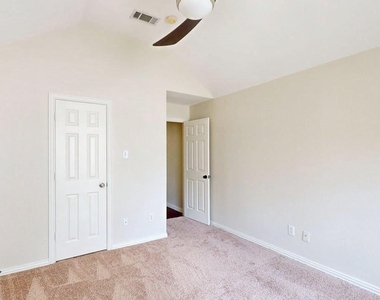 1404 Rosewood Trail - Photo Thumbnail 31