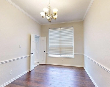 1404 Rosewood Trail - Photo Thumbnail 11