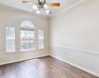 1404 Rosewood Trail - Photo Thumbnail 22