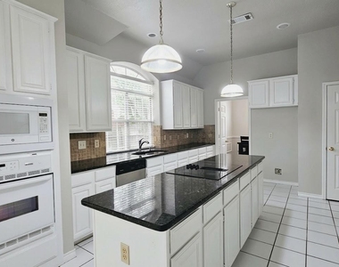2609 Townshed Drive - Photo Thumbnail 5