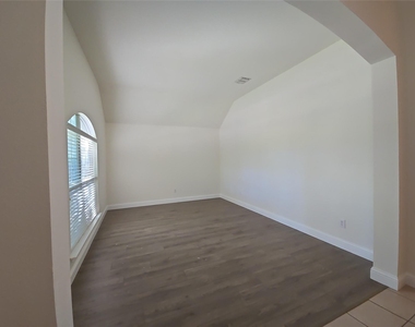 1545 Crystal Pass - Photo Thumbnail 3