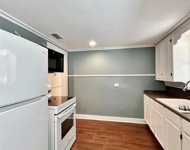 713 Spring Street - Photo Thumbnail 10