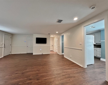 713 Spring Street - Photo Thumbnail 5