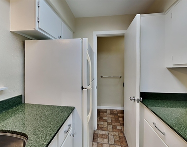 2907 Shelby Avenue - Photo Thumbnail 2