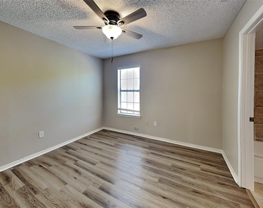 6700 Alissa Drive - Photo Thumbnail 14