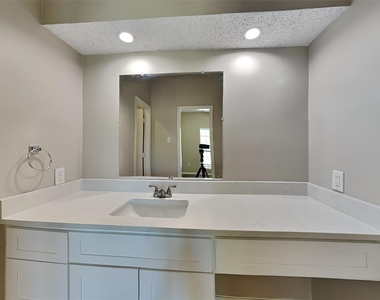 6700 Alissa Drive - Photo Thumbnail 8