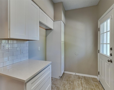 6700 Alissa Drive - Photo Thumbnail 3