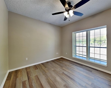 6700 Alissa Drive - Photo Thumbnail 7