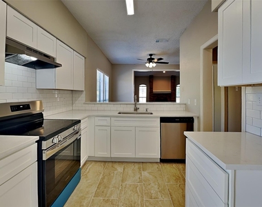 6700 Alissa Drive - Photo Thumbnail 2