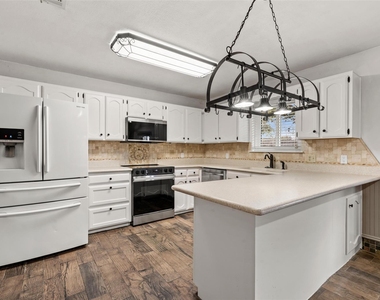 812 Regina Drive - Photo Thumbnail 4