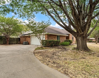 812 Regina Drive - Photo Thumbnail 15
